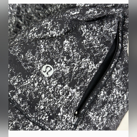 Lululemon Outrun the Elements - Picture 16 of 16